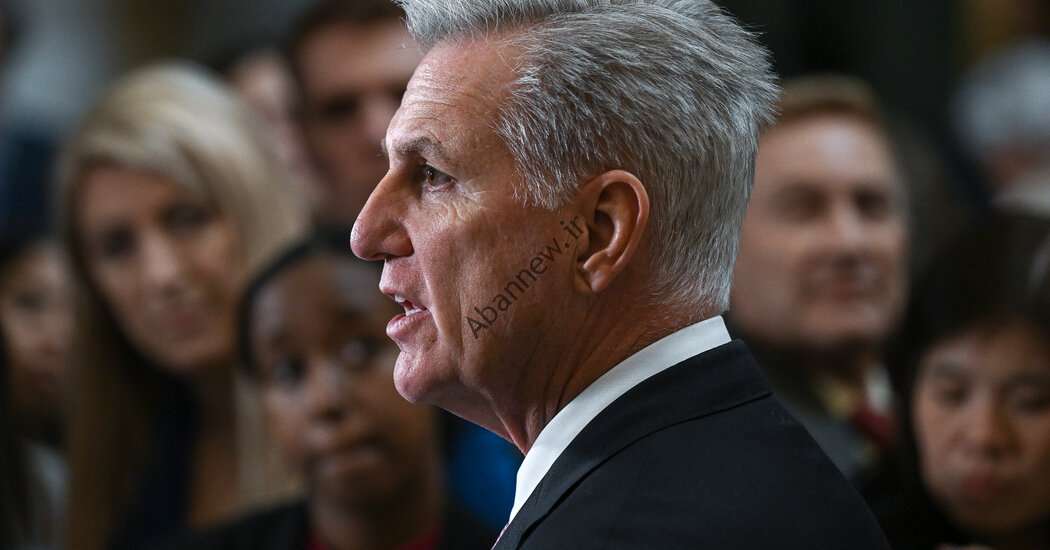 مک کارتی با دادن نوارهای 6 ژانویه به کارلسون، قول خود را به راست راست می سپارد.