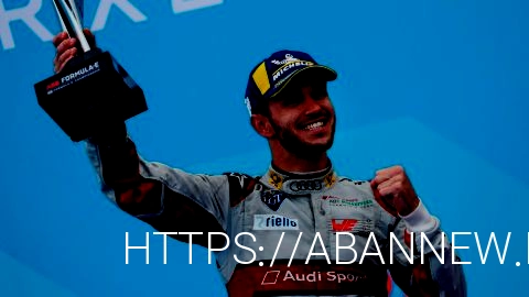 Abt سومین مقام خود را پس از ePrix در پاریس، فرانسه در سال 2019 جشن می گیرد.